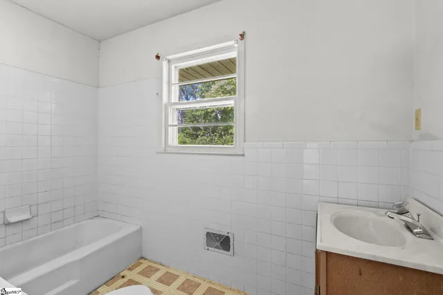 $229,900 | 3190 Apple Orchard Road, Clinton, SC 29325