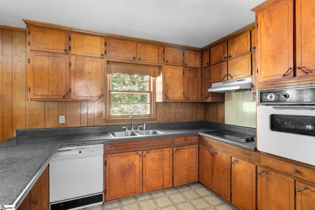 $229,900 | 3190 Apple Orchard Road, Clinton, SC 29325