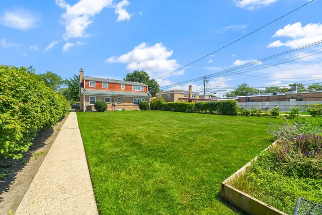 a view of a house with a back yard