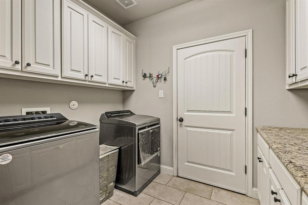 293 Redden Road Van Alstyne, TX 75495 - Photo 17 of 40 a kitchen with granite countertop cabinets and steel stainless steel appliances