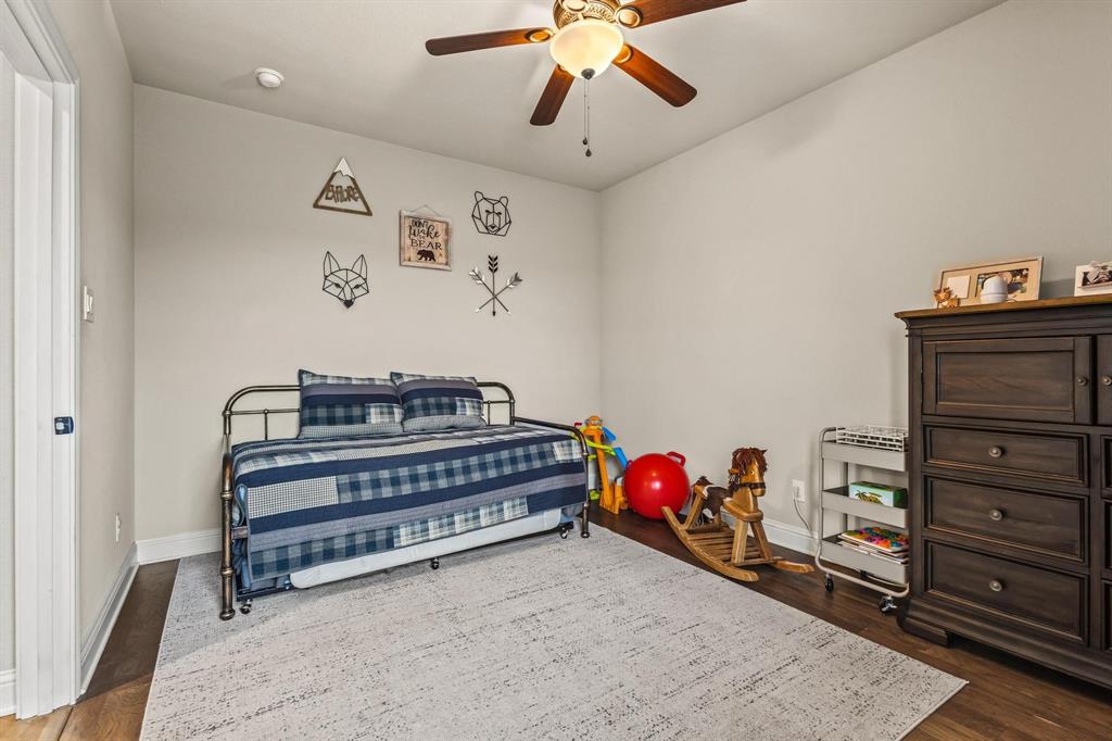 293 Redden Road Van Alstyne, TX 75495 - Photo 18 of 40 a bedroom with a bed and cabinets