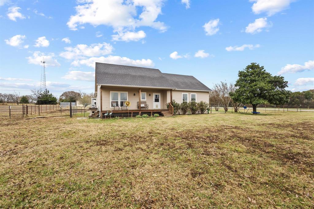 293 Redden Road Van Alstyne, TX 75495 - Photo 2 of 40 a front view of a house with a yard