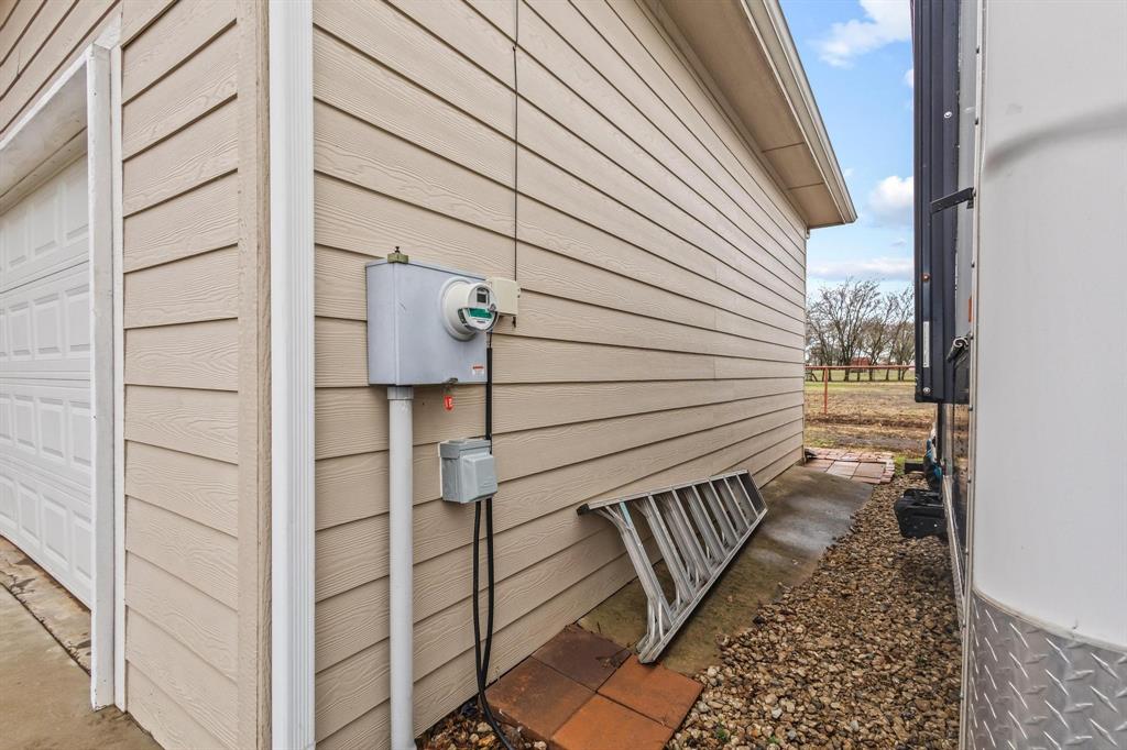 293 Redden Road Van Alstyne, TX 75495 - Photo 31 of 40 a view of a balcony