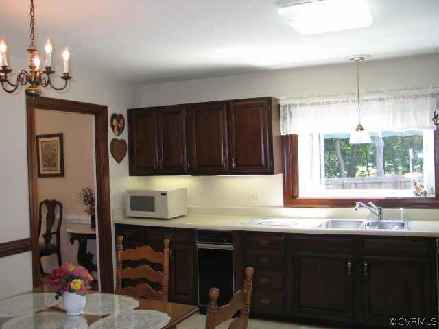 2821 Braidwood Road Richmond, VA 23225 - Photo 6 of 10 Other - Eat in kitchen
