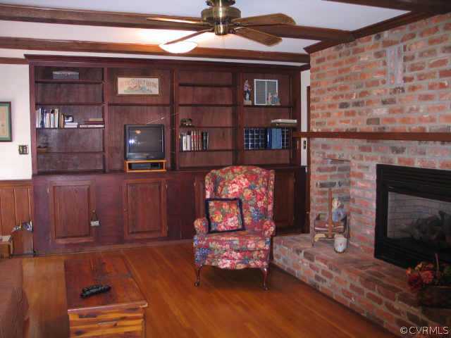 2821 Braidwood Road Richmond, VA 23225 - Photo 8 of 10 Other - Gas fireplace