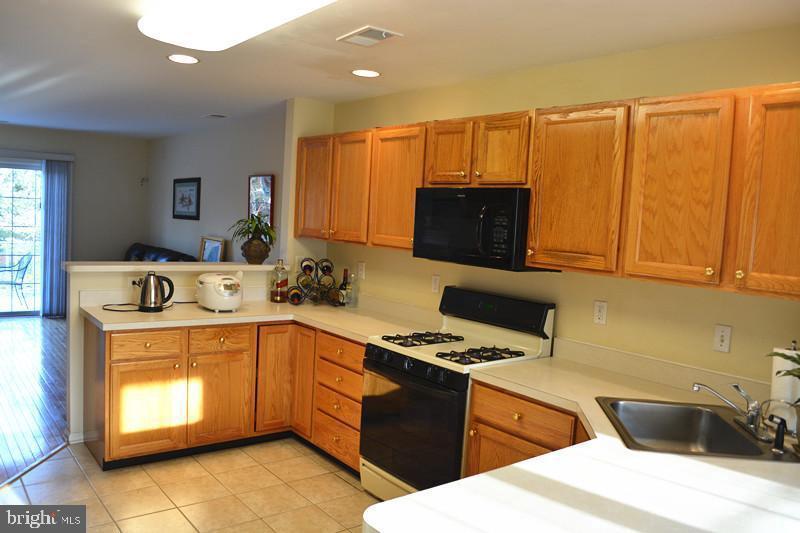 245 Colt Street Pennington, NJ 08534 - Photo 8 of 30