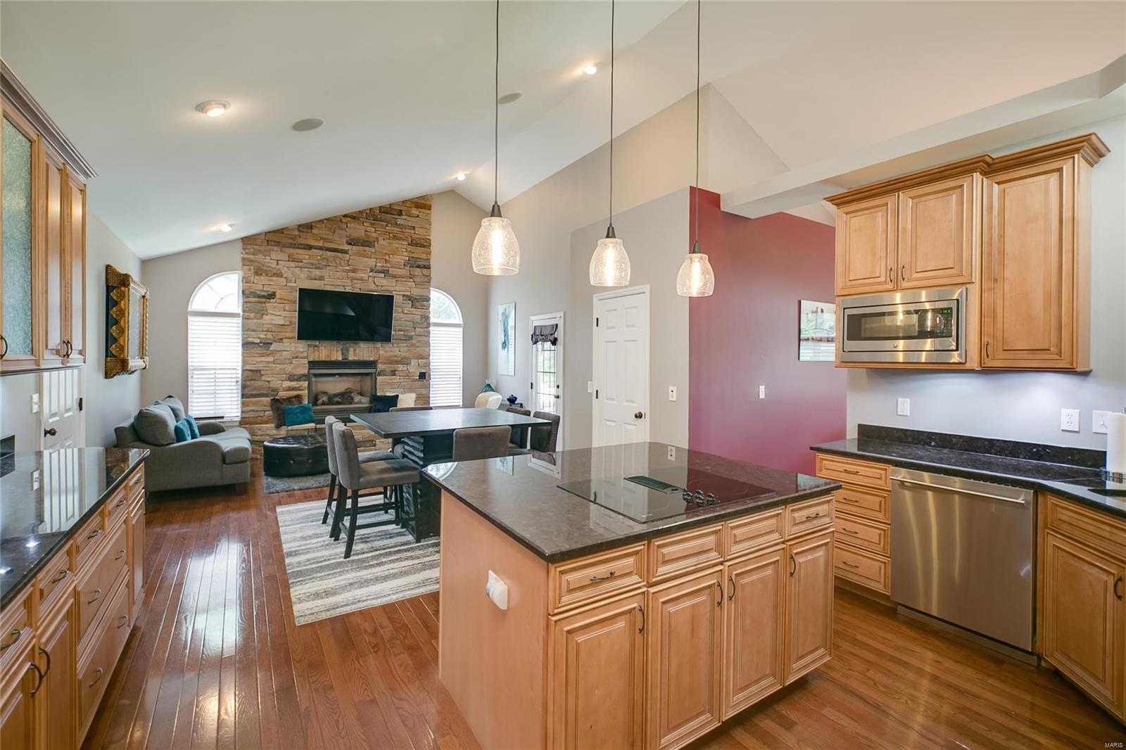 828 Ringer Court St. Louis, MO 63129 - Photo 3 of 40 Gallery Image 3