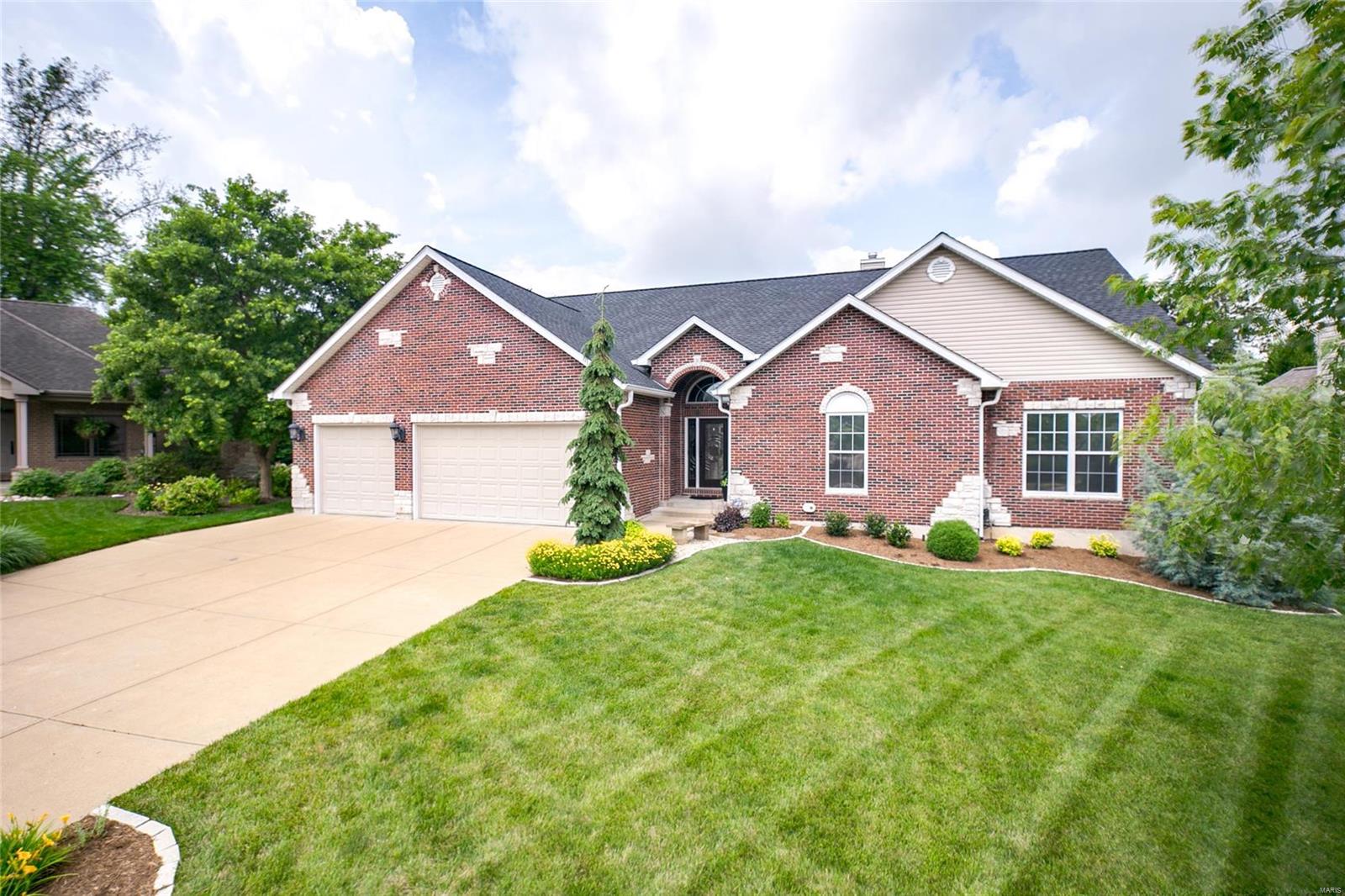 828 Ringer Court St. Louis, MO 63129 - Photo 6 of 40 Gallery Image 6