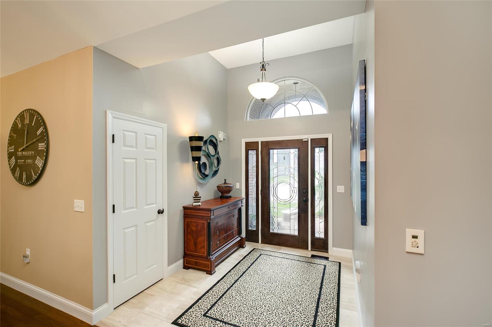 828 Ringer Court St. Louis, MO 63129 - Photo 7 of 40 Gallery Image 7
