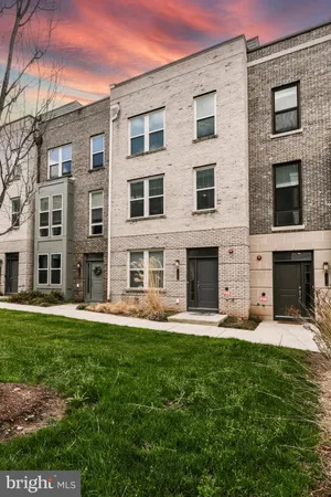 $3,750 | 13372 Sherwood Park Lane, Herndon, VA 20171