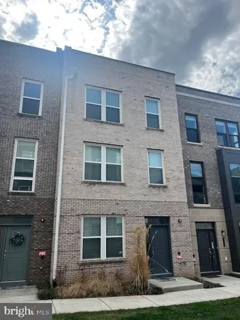 $3,750 | 13372 Sherwood Park Lane, Herndon, VA 20171