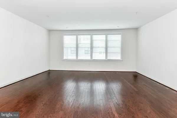 $3,750 | 13372 Sherwood Park Lane, Herndon, VA 20171