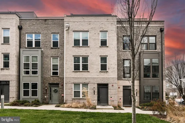 $3,750 | 13372 Sherwood Park Lane, Herndon, VA 20171