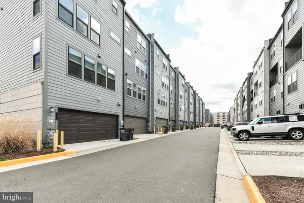 $3,750 | 13372 Sherwood Park Lane, Herndon, VA 20171