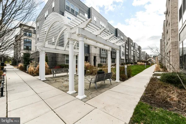 $3,750 | 13372 Sherwood Park Lane, Herndon, VA 20171