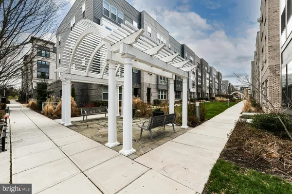 $3,750 | 13372 Sherwood Park Lane, Herndon, VA 20171