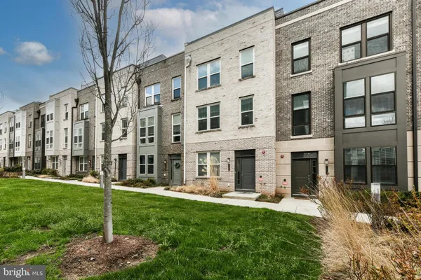 $3,750 | 13372 Sherwood Park Lane, Herndon, VA 20171