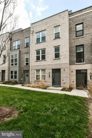 $3,750 | 13372 Sherwood Park Lane, Herndon, VA 20171