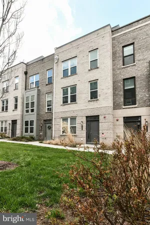 $3,750 | 13372 Sherwood Park Lane, Herndon, VA 20171