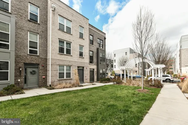 $3,750 | 13372 Sherwood Park Lane, Herndon, VA 20171