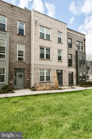 $3,750 | 13372 Sherwood Park Lane, Herndon, VA 20171