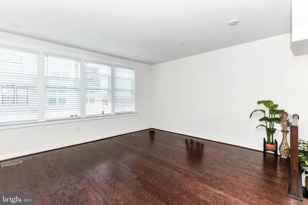 $3,750 | 13372 Sherwood Park Lane, Herndon, VA 20171