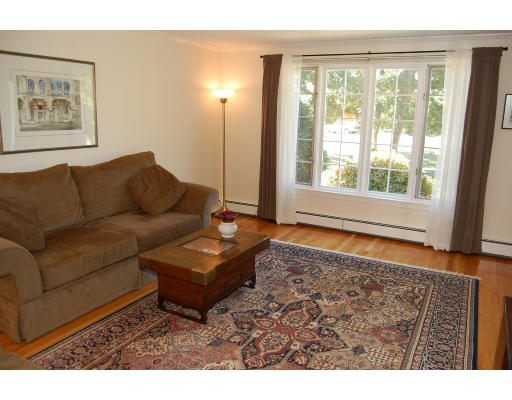 11 Worcester Road Norfolk, MA 02056 - Photo 8 of 22 Gallery Image 8