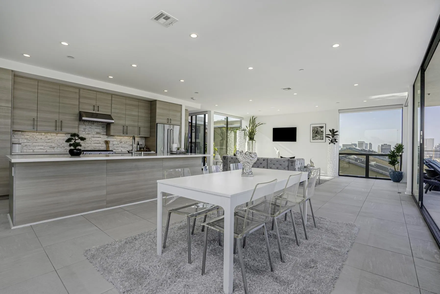 2359 Front Street San Diego, CA 92101 - Photo 19 of 50 a kitchen with a table and chairs in it