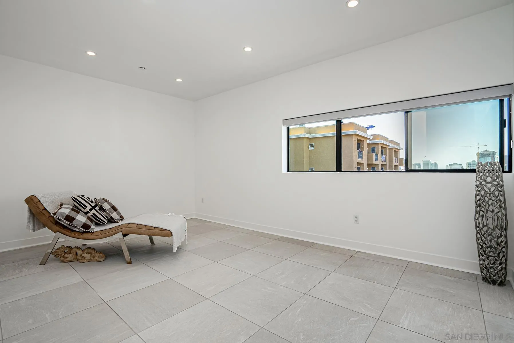 2359 Front Street San Diego, CA 92101 - Photo 29 of 50 a living room with furniture and a chair