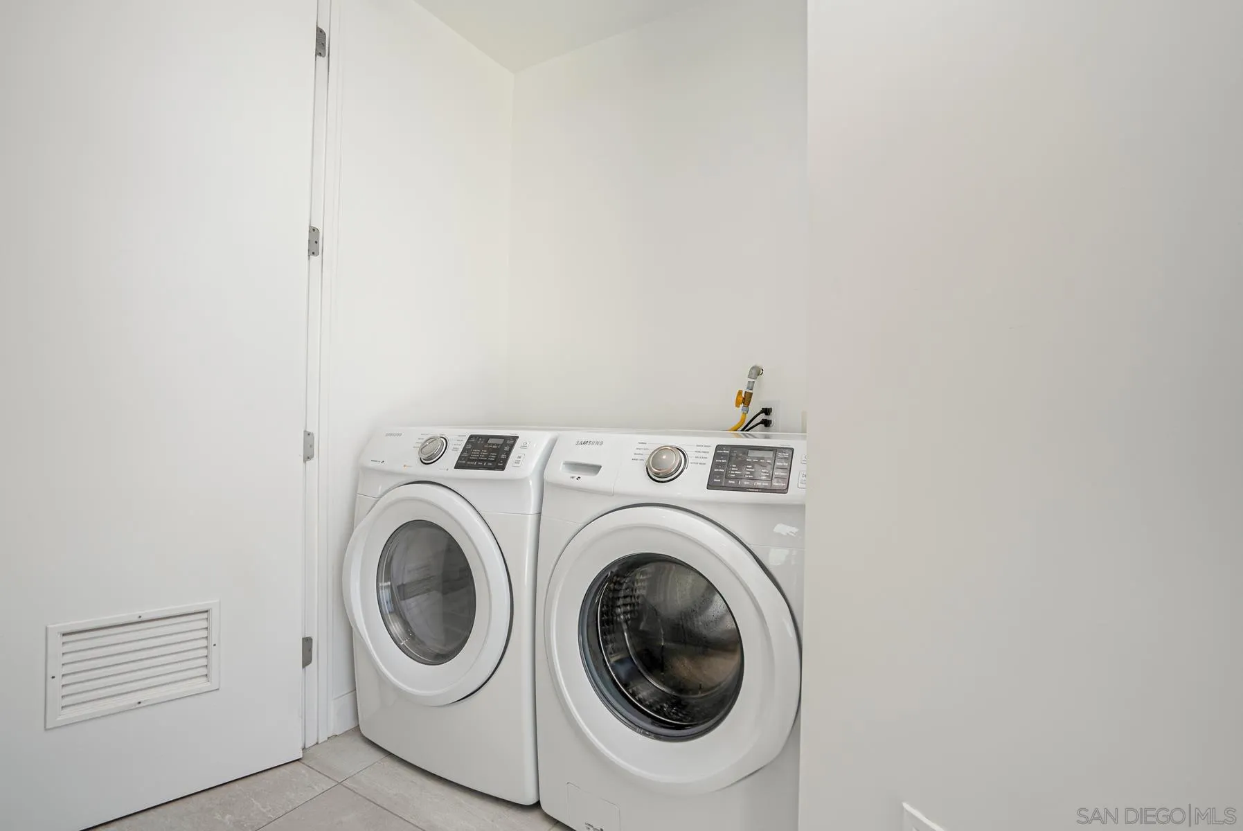 2359 Front Street San Diego, CA 92101 - Photo 37 of 50 a utility room with dryer and washer