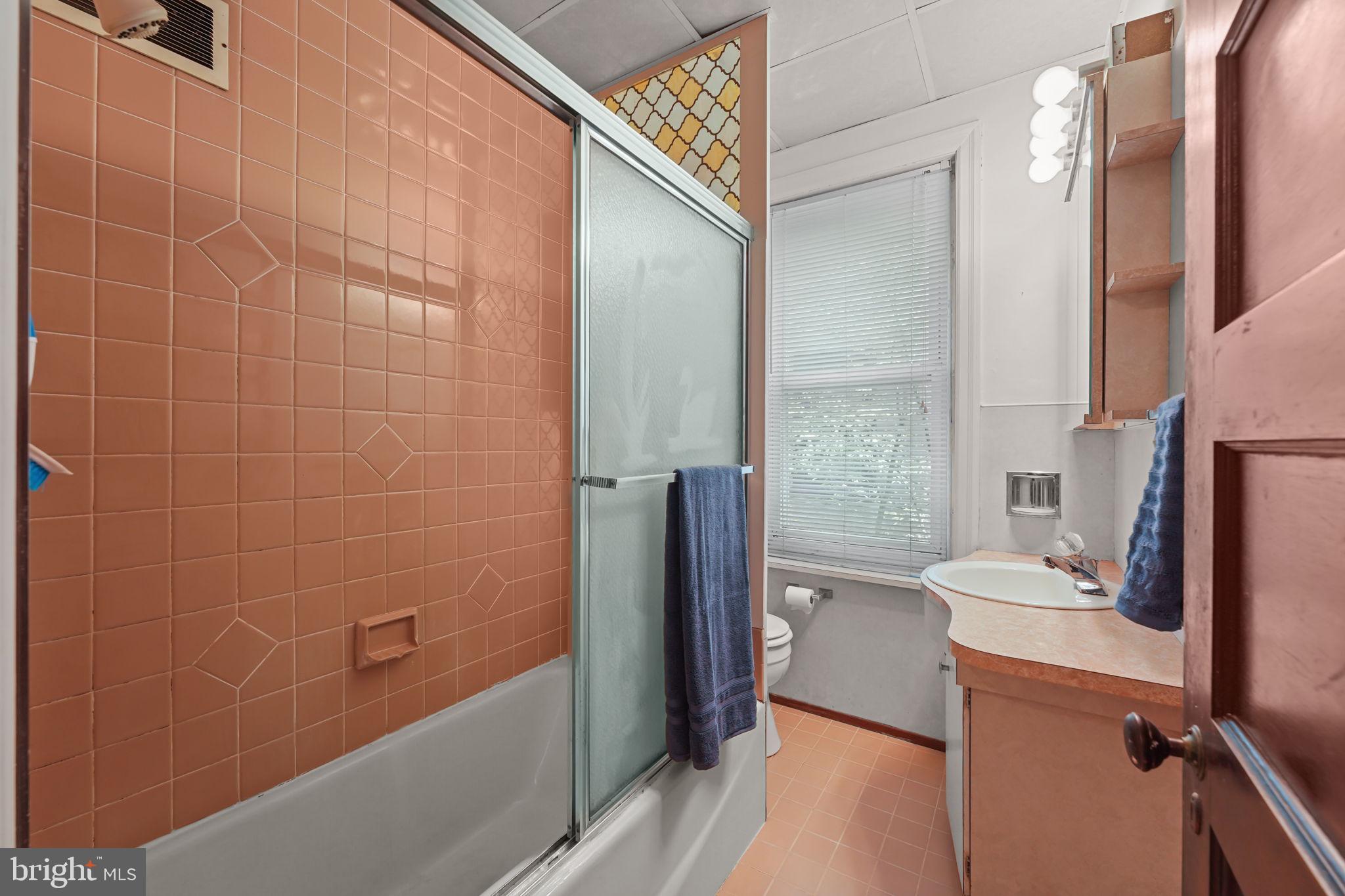 31 East Gravers Lane Philadelphia, PA 19118 - Photo 26 of 35 Bath