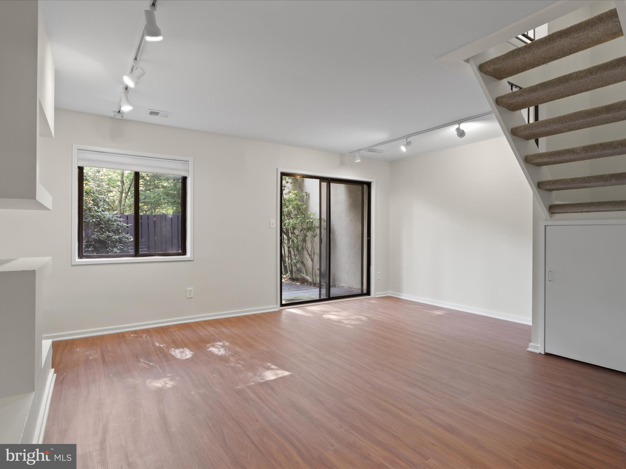 2208 Cartwright Place Reston, VA 20191 - Photo 15 of 37