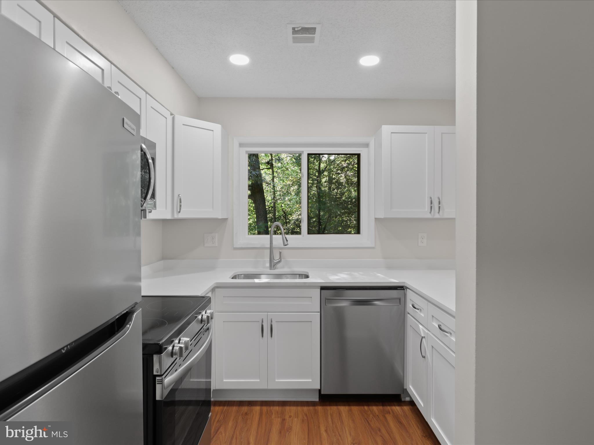 2208 Cartwright Place Reston, VA 20191 - Photo 8 of 37 Brand new kitchen!