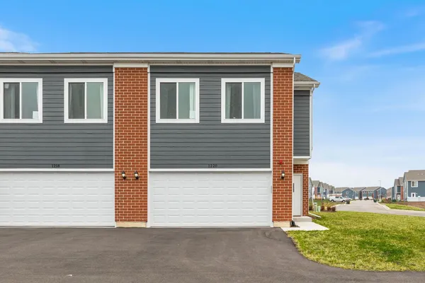 $325,000 | 1243 Gillespie Lane, Yorkville, IL 60560
