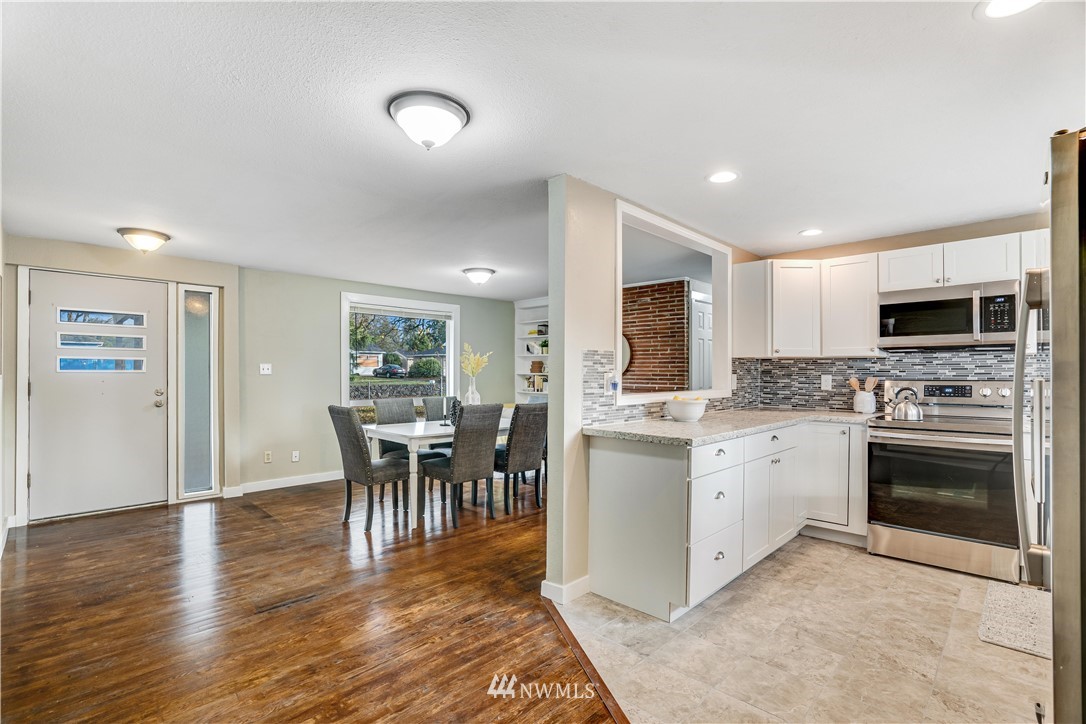 8612 Custer Road Southwest Lakewood, WA 98499 - Photo 5 of 24