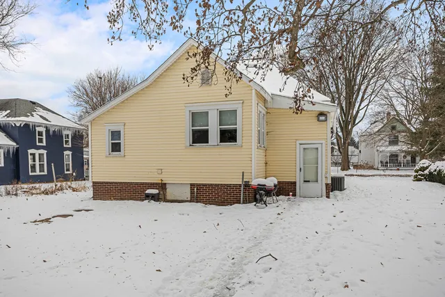 $150,000 | 103 Illinois Street, Mansfield, IL 61854