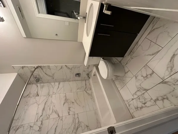 $3,890 | 833 Laurel Avenue, Unit 106, Highland Park, IL 60035