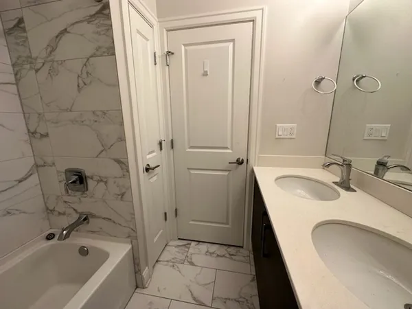 $3,890 | 833 Laurel Avenue, Unit 106, Highland Park, IL 60035