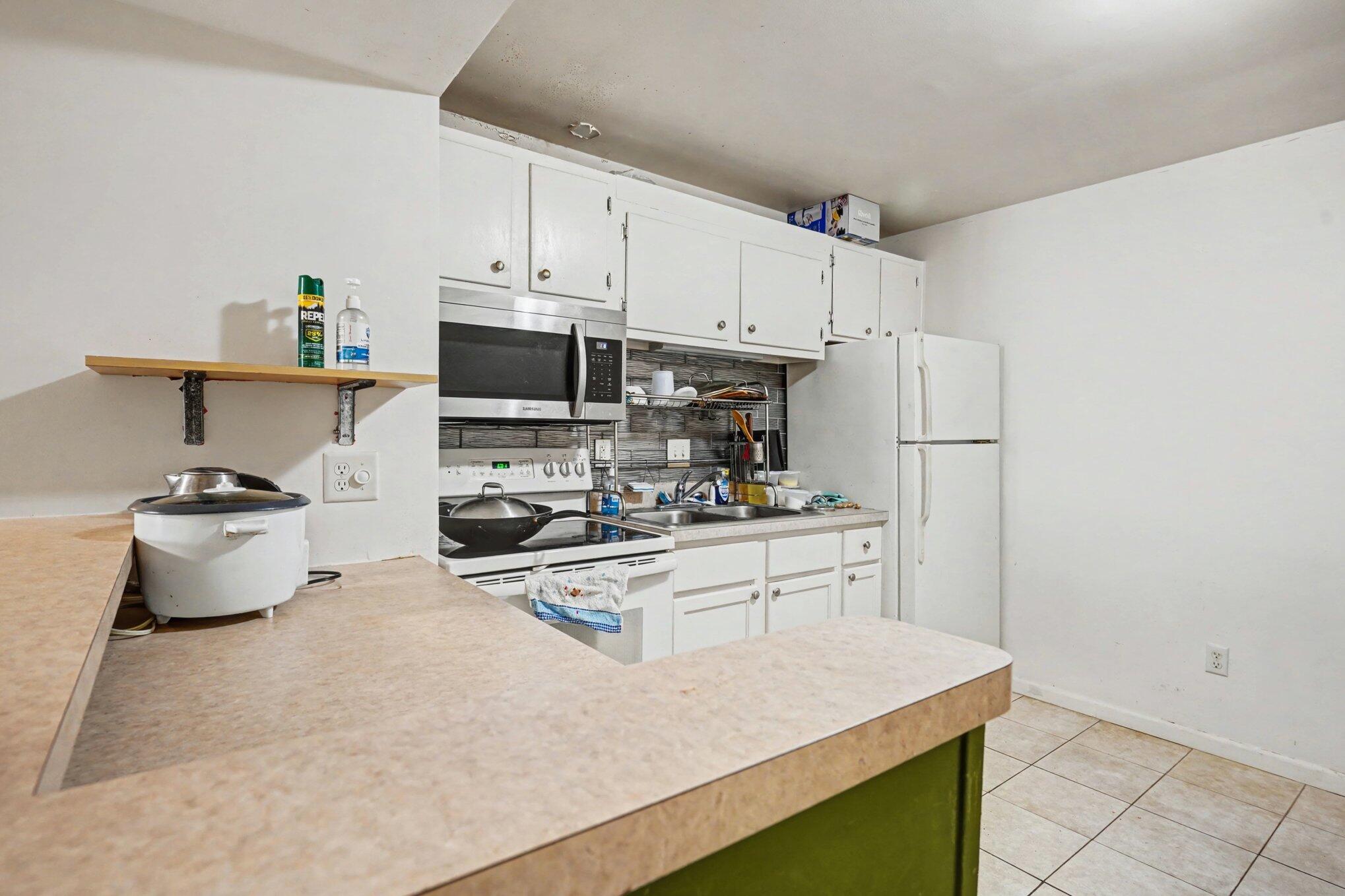 756 West Kilgore Road, Unit 302 Kalamazoo, MI 49008 - Photo 11 of 19 011_file_2151