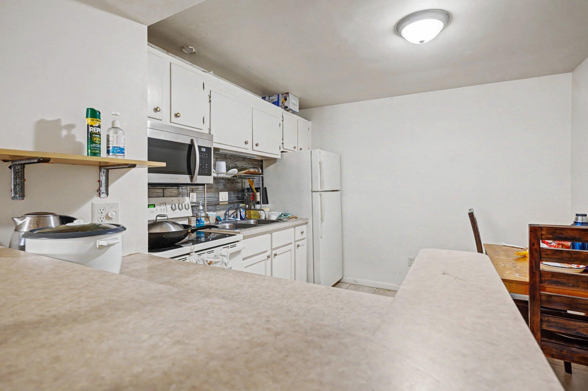 756 West Kilgore Road, Unit 302 Kalamazoo, MI 49008 - Photo 13 of 19 013_file_3192