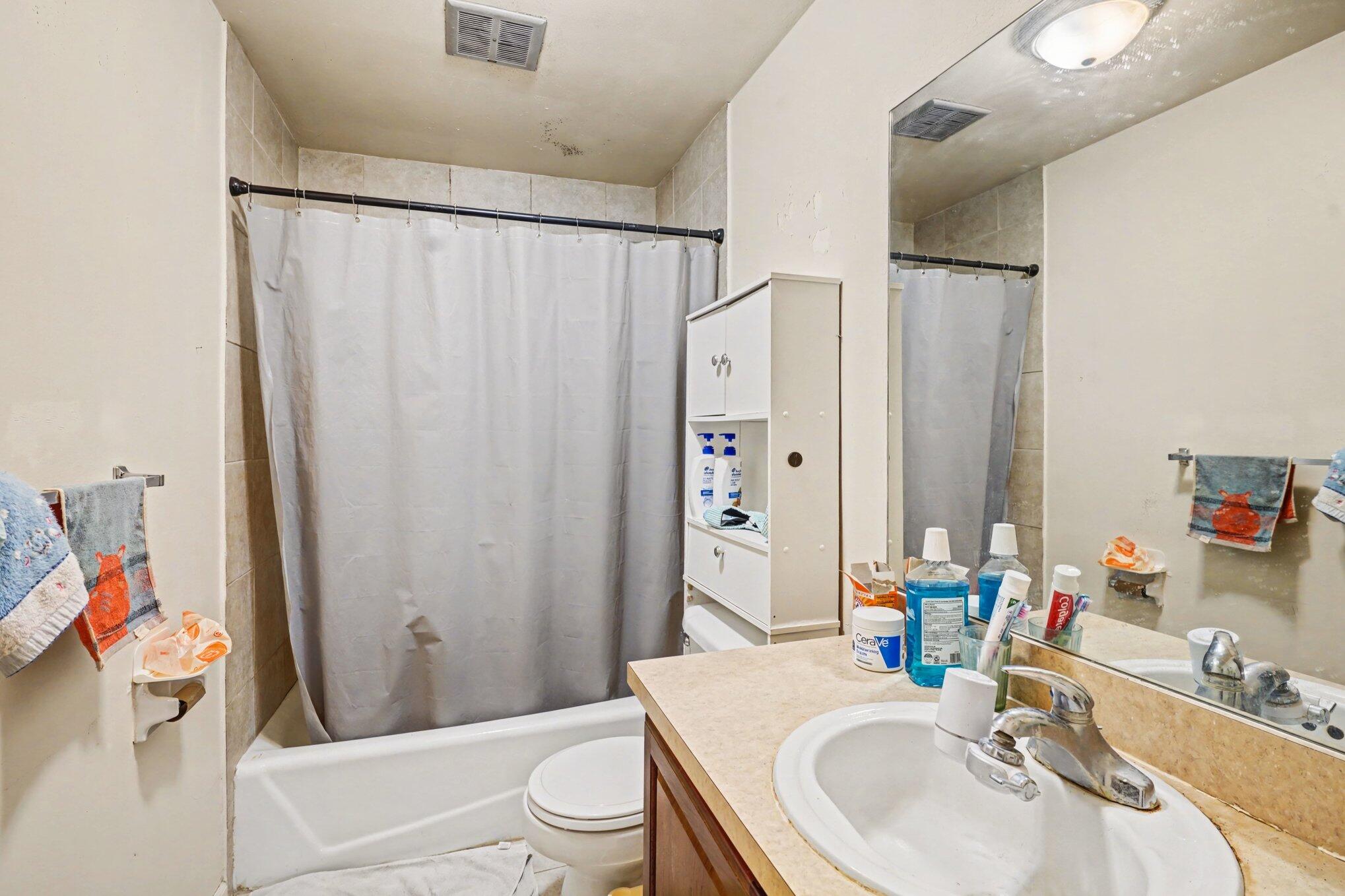 756 West Kilgore Road, Unit 302 Kalamazoo, MI 49008 - Photo 17 of 19 019_file_2318