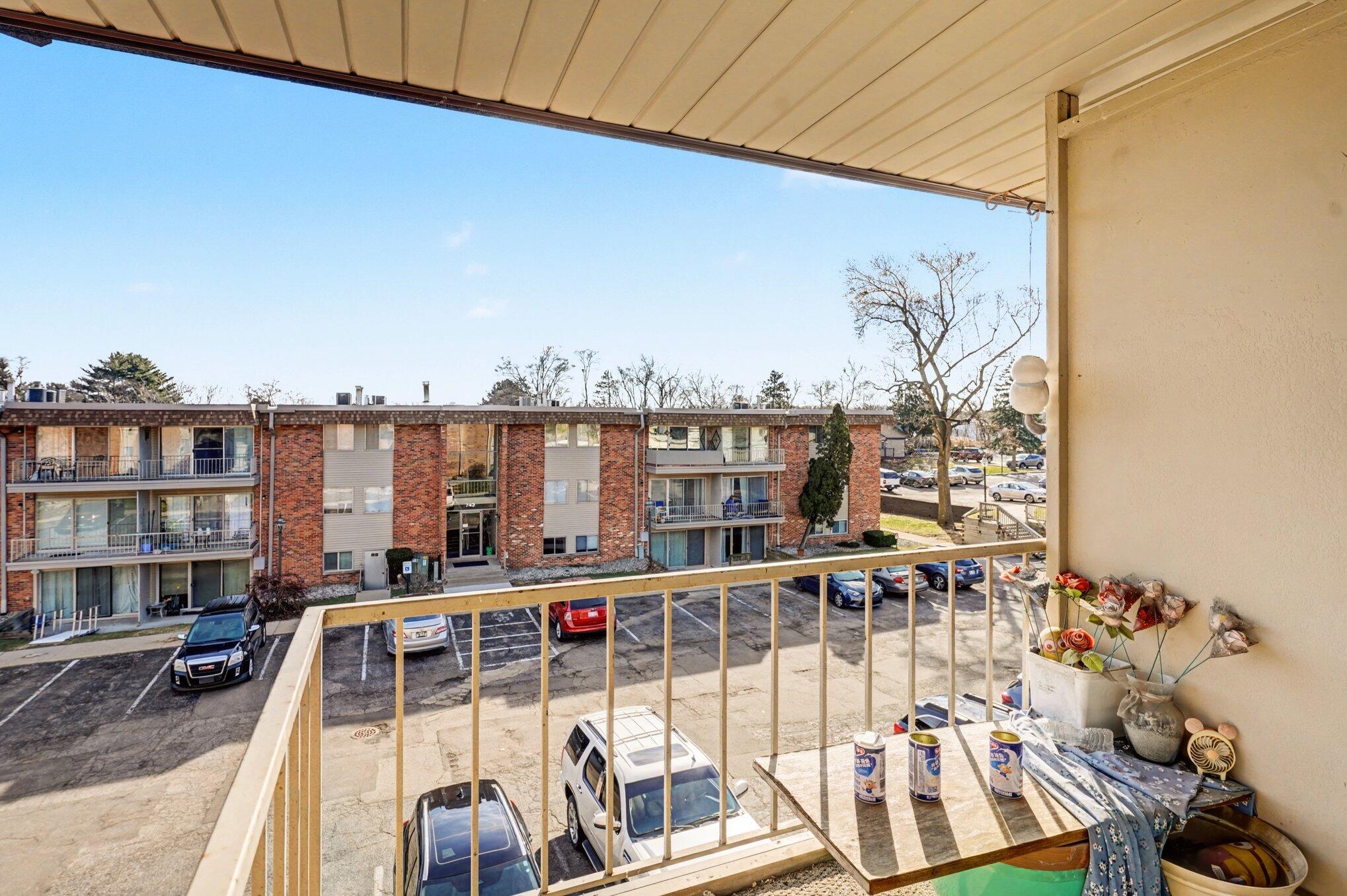 756 West Kilgore Road, Unit 302 Kalamazoo, MI 49008 - Photo 3 of 19 003_file_5267