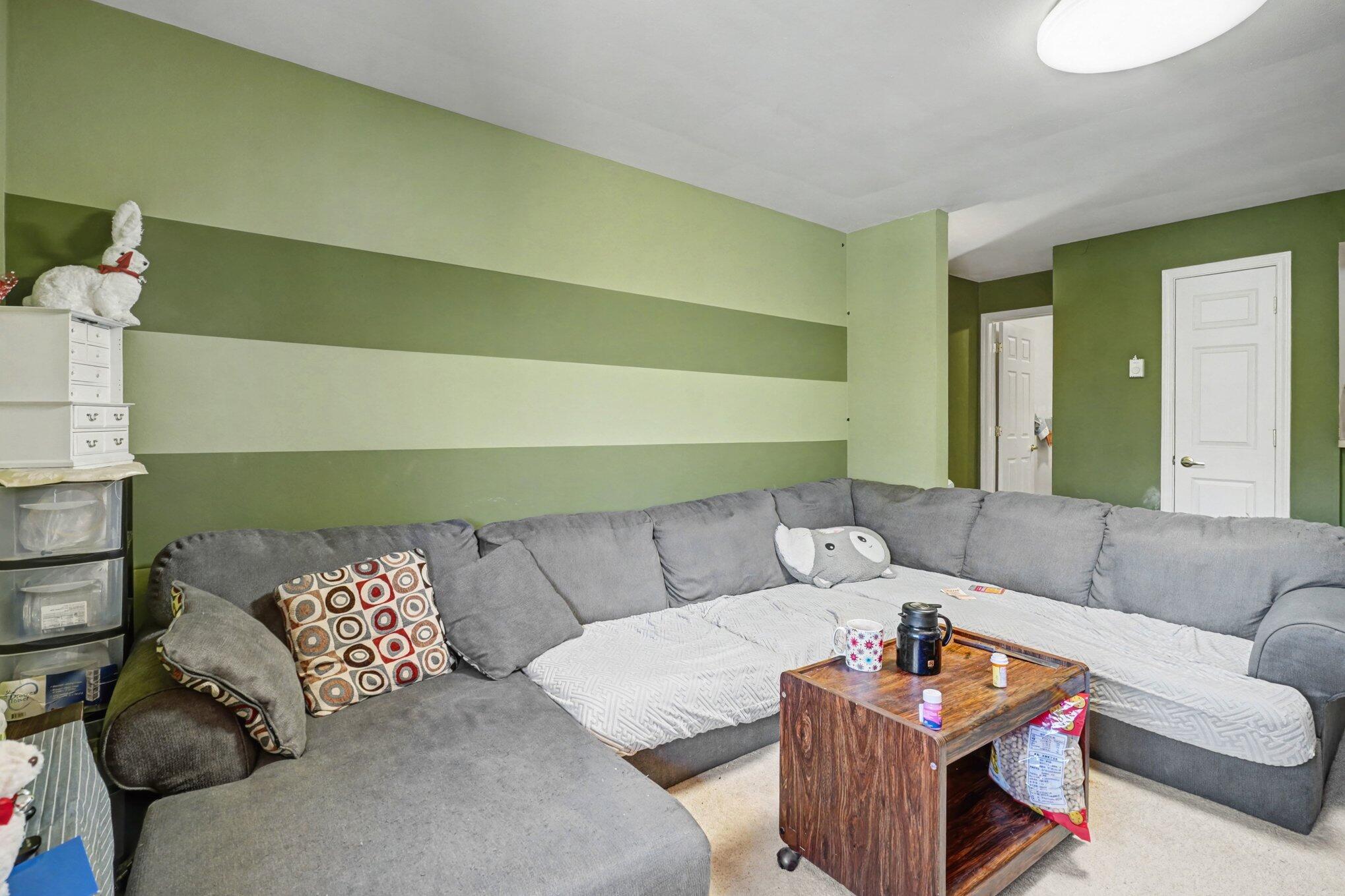 756 West Kilgore Road, Unit 302 Kalamazoo, MI 49008 - Photo 6 of 19 006_file_4906