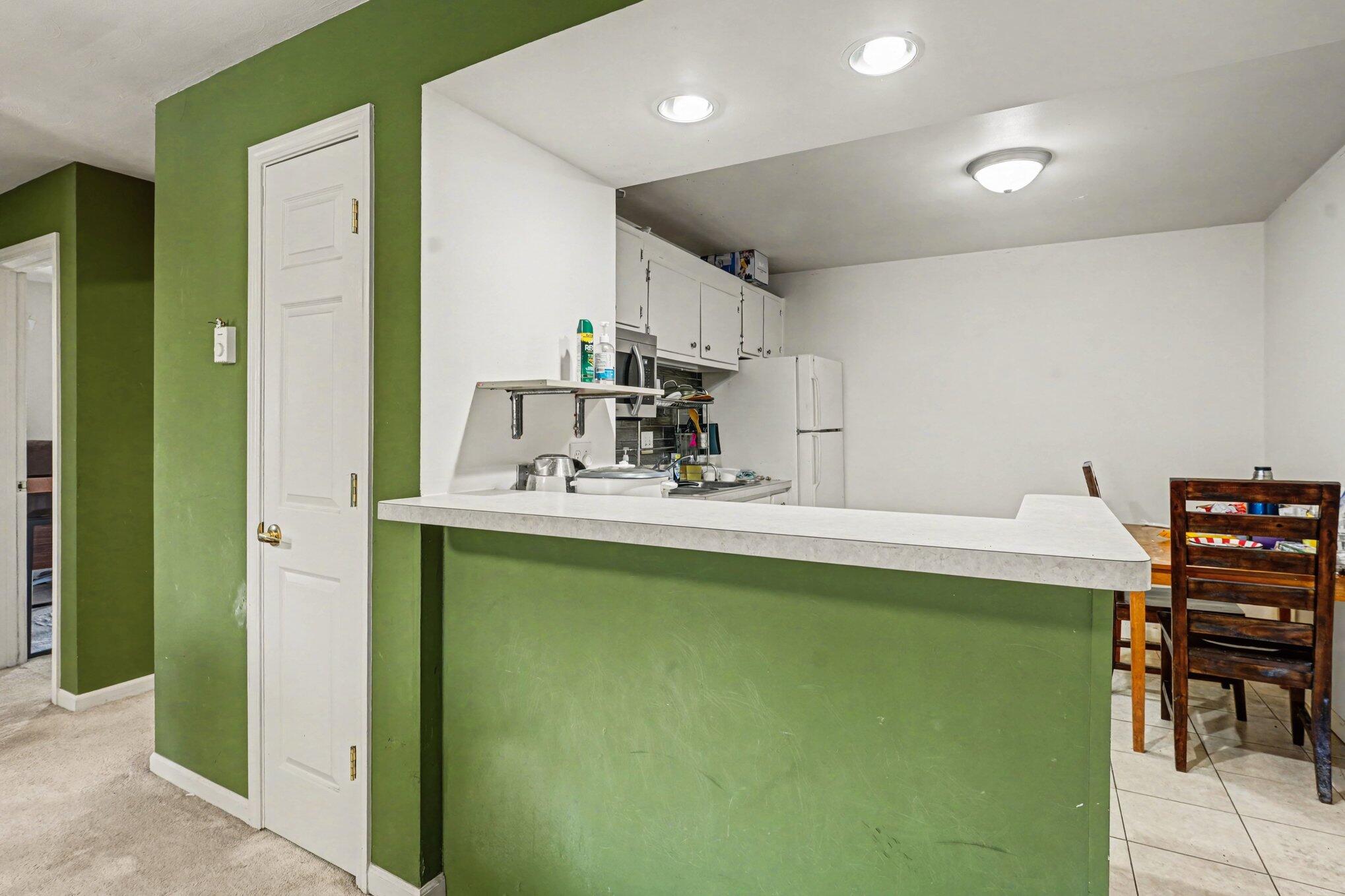 756 West Kilgore Road, Unit 302 Kalamazoo, MI 49008 - Photo 9 of 19 009_file_9926