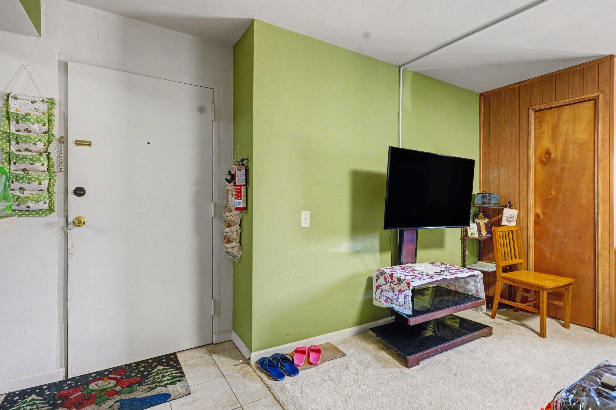 756 West Kilgore Road, Unit 302 Kalamazoo, MI 49008 - Photo 10 of 19 010_file_3635