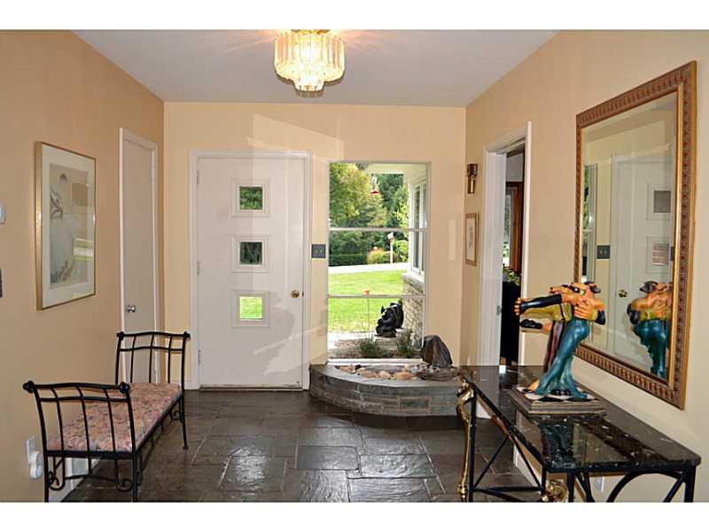5 Newgate Road Pittsburgh, PA 15202 - Photo 2 of 25 Entry/Foyer.