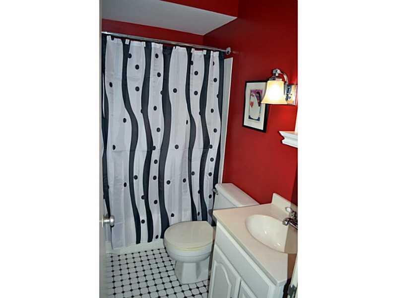 5 Newgate Road Pittsburgh, PA 15202 - Photo 12 of 25 Full Bath.