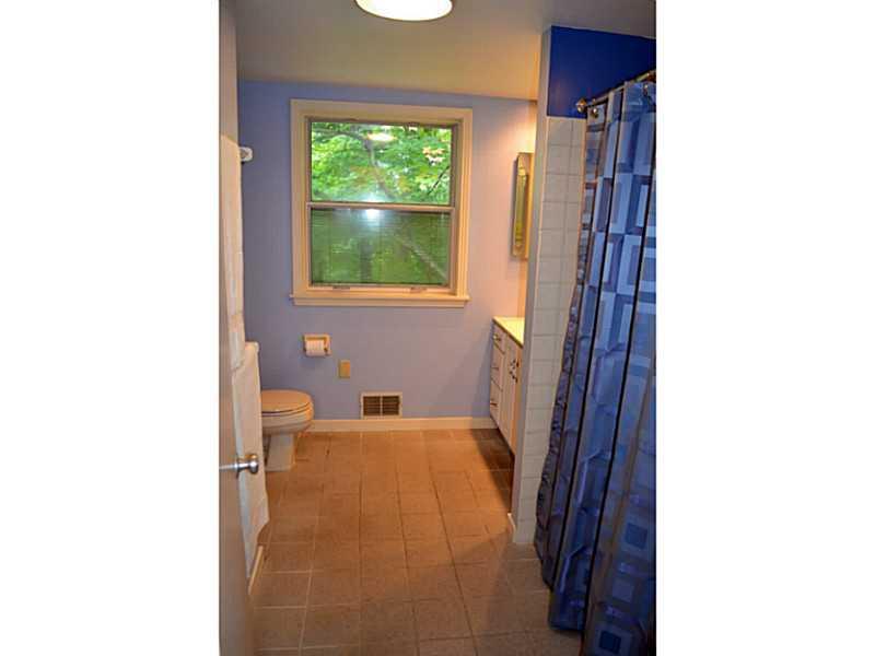 5 Newgate Road Pittsburgh, PA 15202 - Photo 18 of 25 Full Bath.