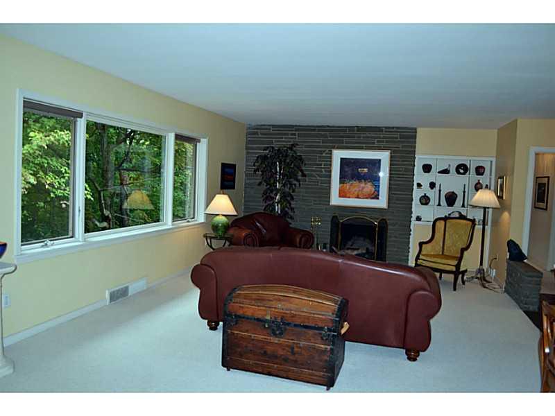 5 Newgate Road Pittsburgh, PA 15202 - Photo 3 of 25 Living Room.