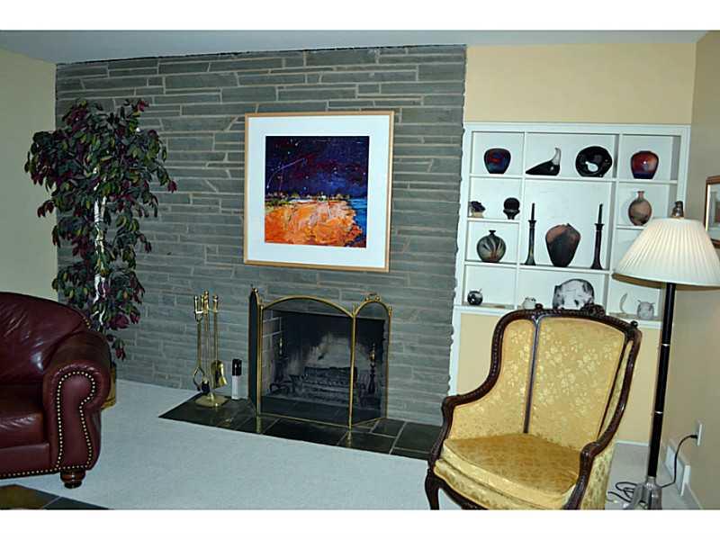 5 Newgate Road Pittsburgh, PA 15202 - Photo 4 of 25 Living Room.